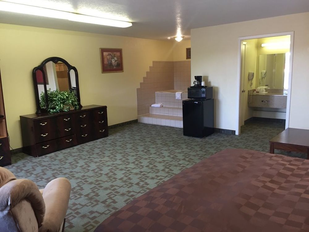 Americas Best Value Inn - Batesville Room photo