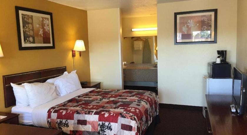 Americas Best Value Inn - Batesville Exterior photo