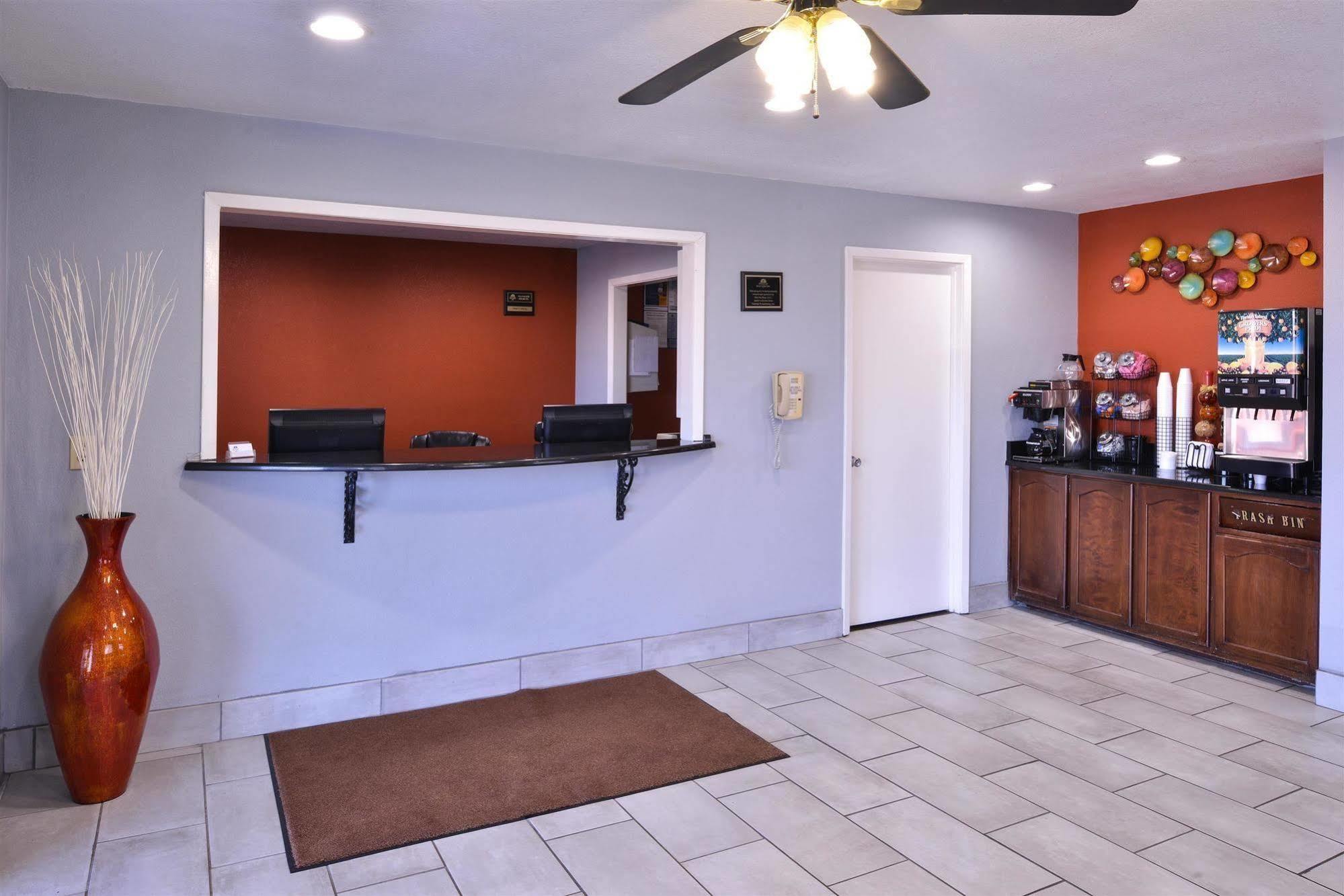 Americas Best Value Inn - Batesville Exterior photo