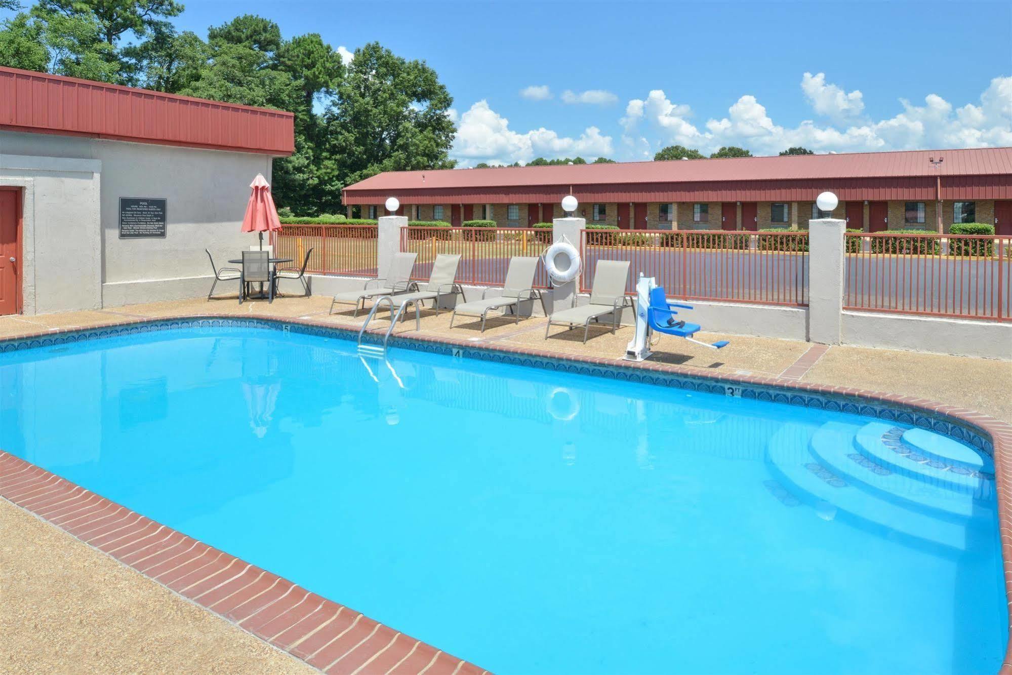 Americas Best Value Inn - Batesville Exterior photo